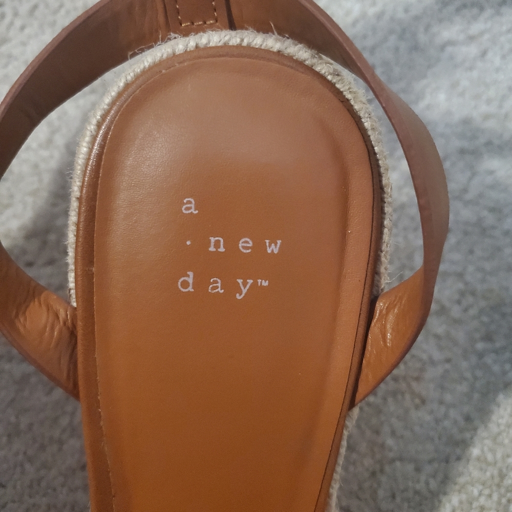Wedges🍒 - Picture 8 of 10